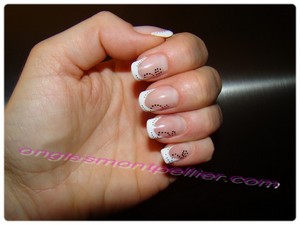 Pose faux ongles gel french blanche deco acrylique réduite