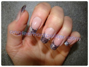 Pose faux ongles gel french paillettes noires deco acrylique et strass réduite