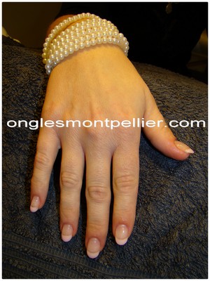 pose faux ongles gel french rose p�le 