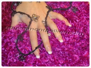 pose faux ongles gel french naturelle fond rose réduite