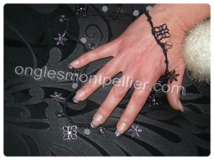 pose faux ongles gel french paillettes argentées réduite