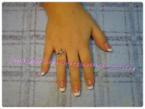 pose faux ongles gel french ultra blanche réduite