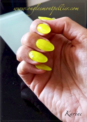 pose ongles gel jaune fluo p